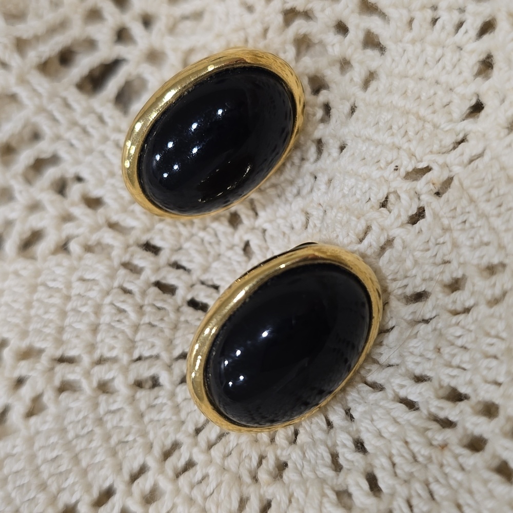 Trifari Black Oval Cabachon Lucite Gold Tone Vtg. Clip On Earrings